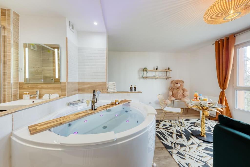 Suite Love Jacuzzi Montévrain Eksteriør bilde