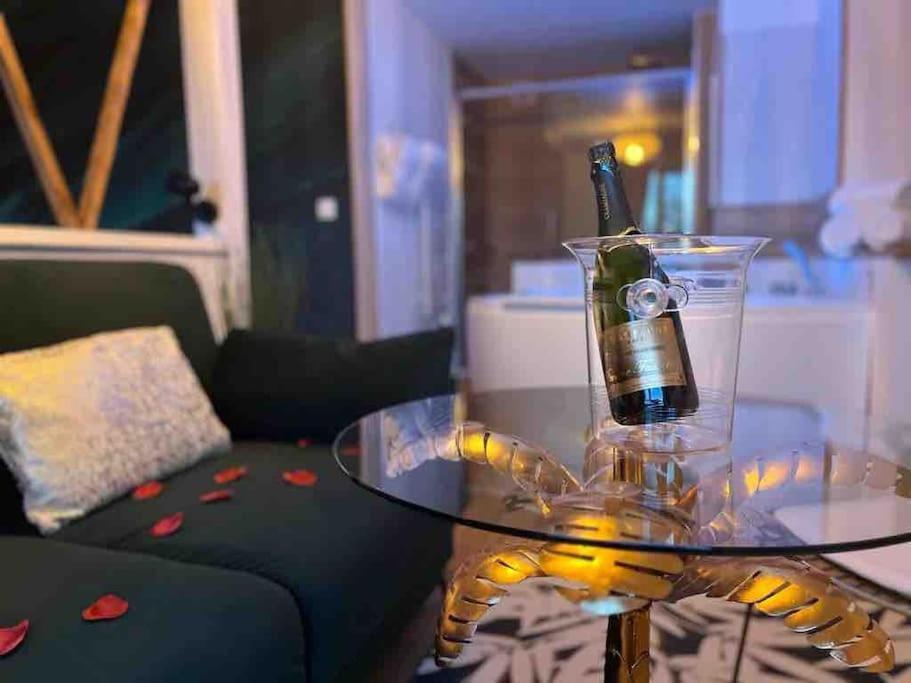 Suite Love Jacuzzi Montévrain Eksteriør bilde